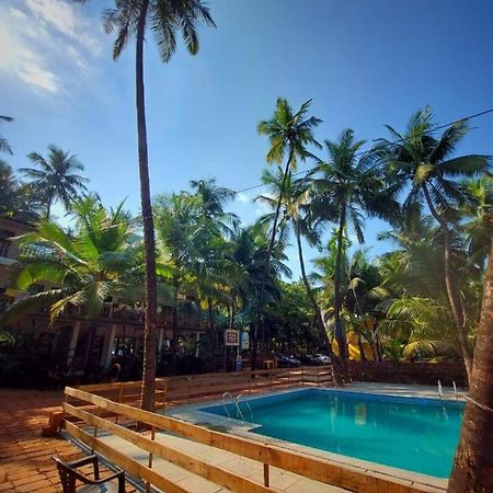 Coconut Garden Beach House Малван Екстер'єр фото